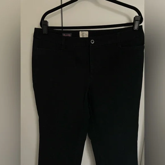 Women's Black Curvy-Fit Straight-Leg Pants - Picture 3 of 5